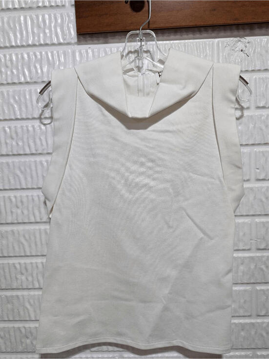 Planet by Lauren G Tops - Planet by Lauren G Women's White Sleeveless Zip Back Scuba Chic Top Size 1